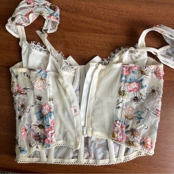 Victoria Secrets Lace Cap-Sleeve Corset Top New Small - Picture 12 of 13